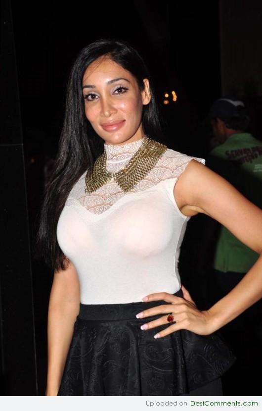 Sofia Hayat Giving Nice Pose