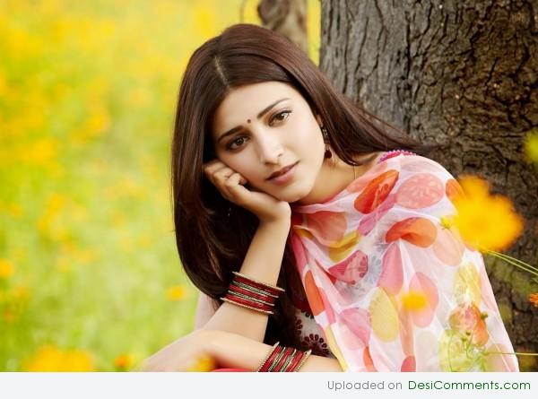 Shruti Hassan Looking Sweet