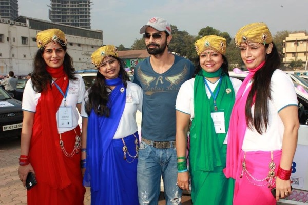 Ashmit Patel In The Middle