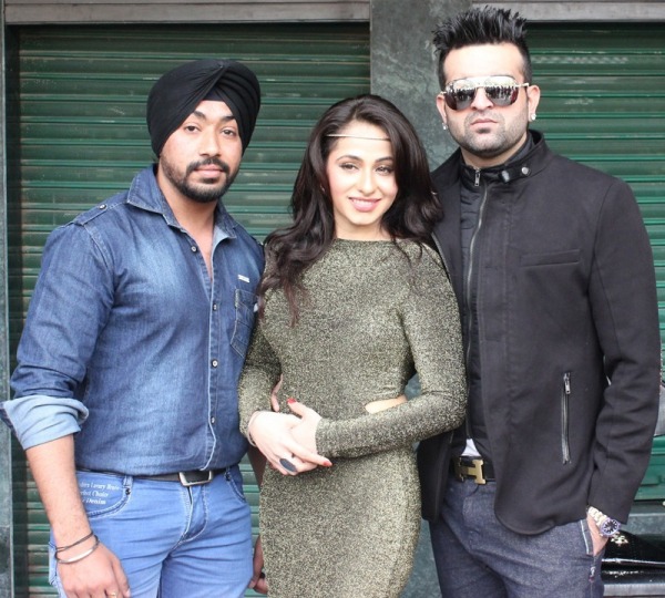 Keeya Khanna With Jarnial Singh And Navraj Hans