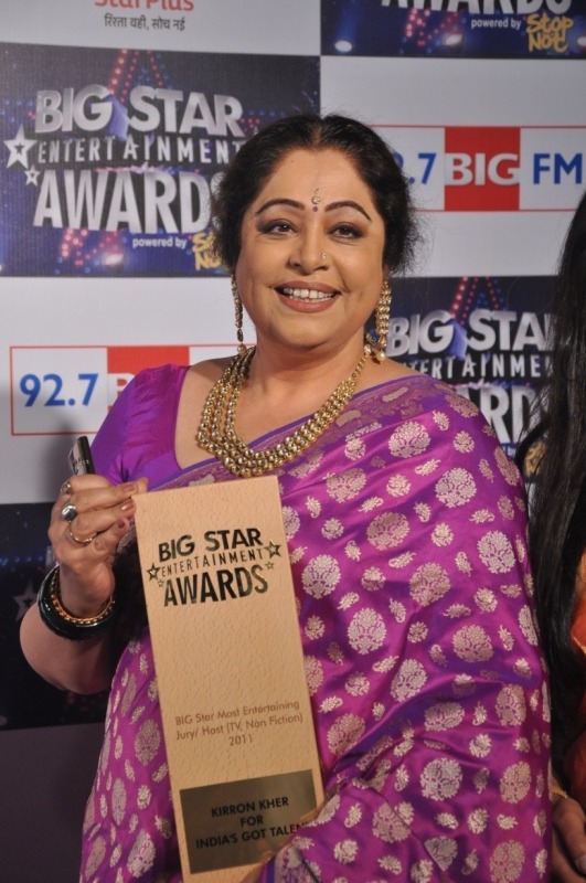 Kirron Kher Shows Her Big Star Entertainment Award