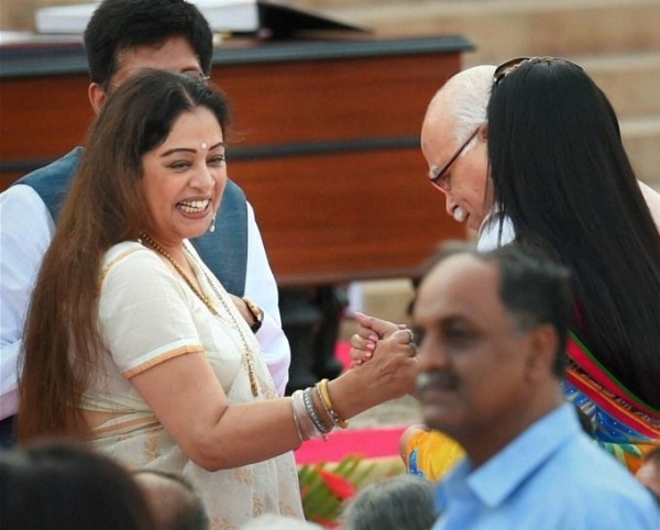 Kirron Kher With BJP Leader Advani