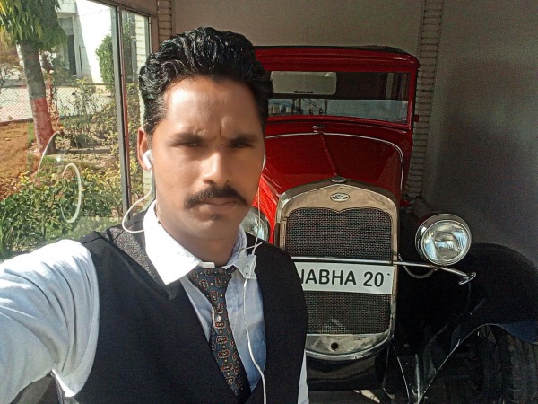 Sam K Mumbai Taking Selfie With Vintage Car