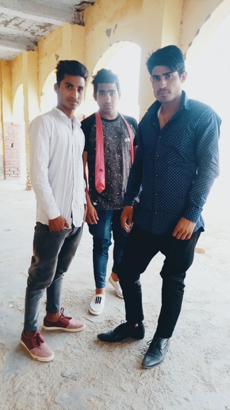 Mdsami Khan With Friends