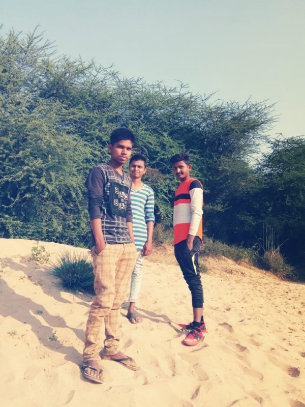 Nishant Rajput With His Friends