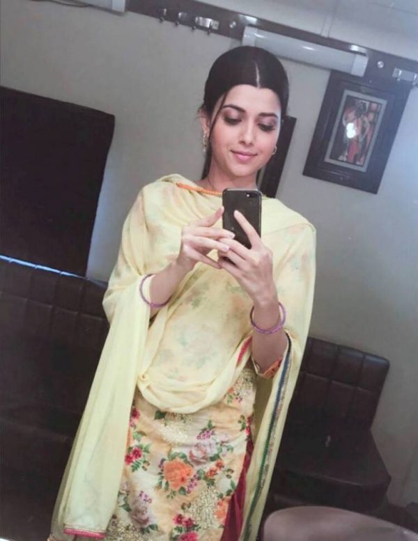 Pic Of Nimrat Khaira Looking Good