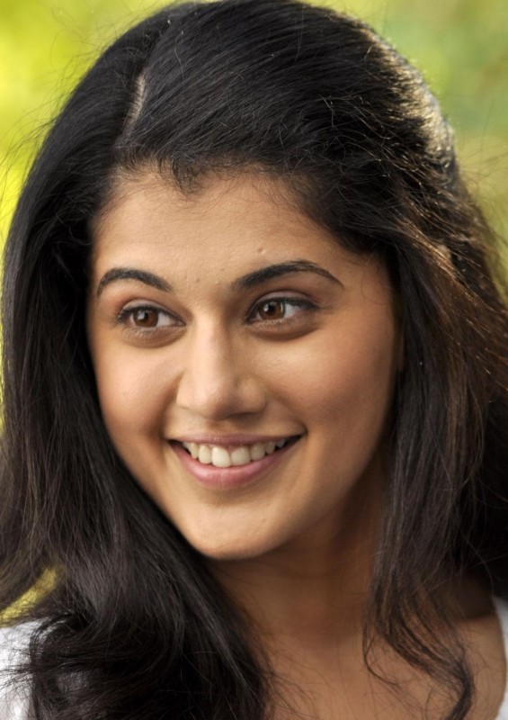 Face Close Up Of Taapsee Pannu - Desi Comments