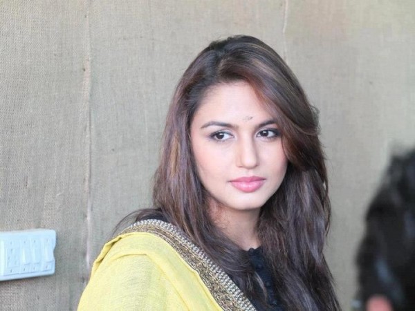 Huma Qureshi Cute And Sweet Looks 