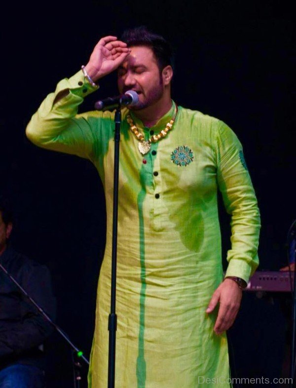 Lakhwinder Wadali On Stage