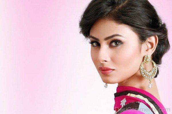 Mouni Roy Face Close Up