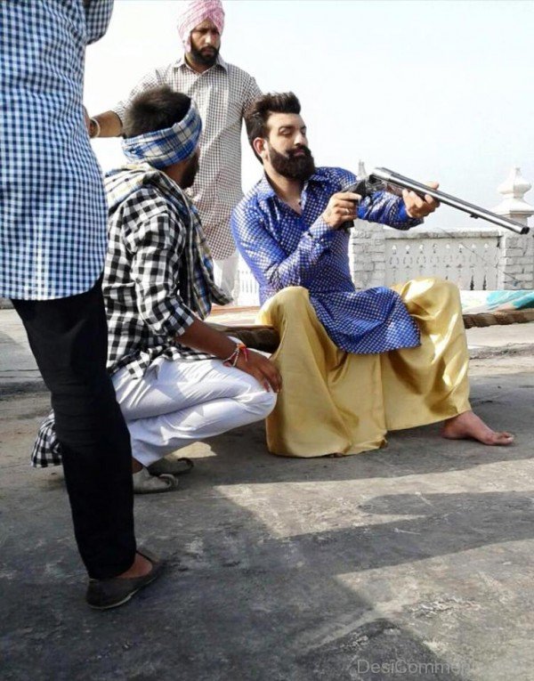 Navraj Hans During Shoot