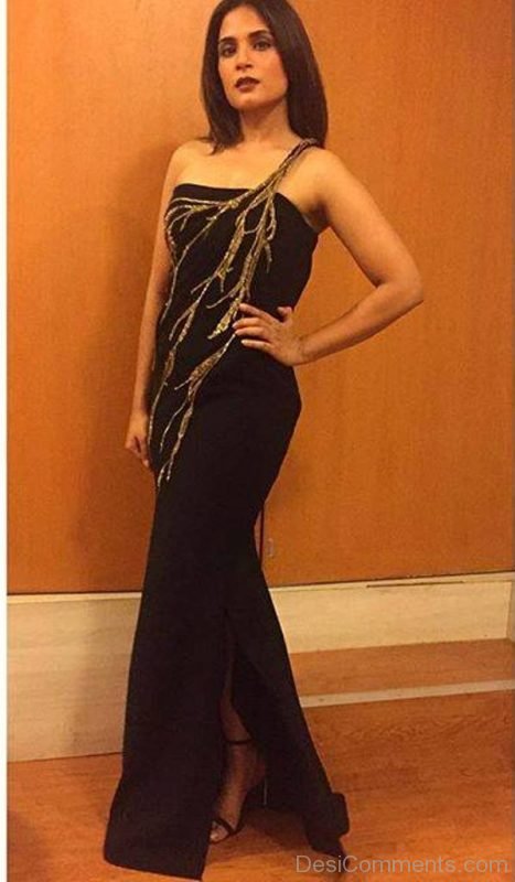 Richa Chadda In Black Dress Pic-DC043