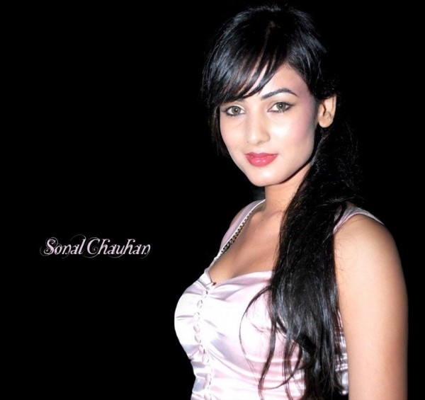 Sonal Chauhan Looking Gorgeous