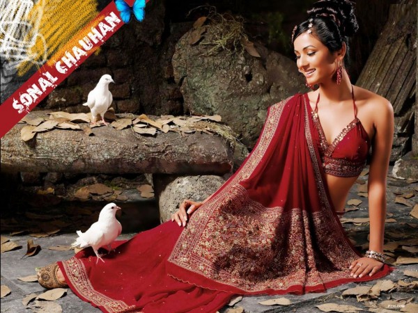 Sonal Chauhan With Pigeons