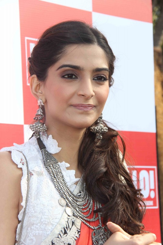 Sonam Kapoor Wearing Beautiful Jewelry