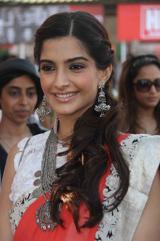 Sonam Kapoor Wearing Beautiful Jewelry