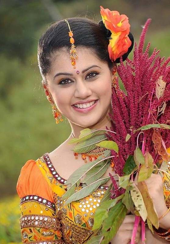 Taapsee Pannu During Shooting Scene 