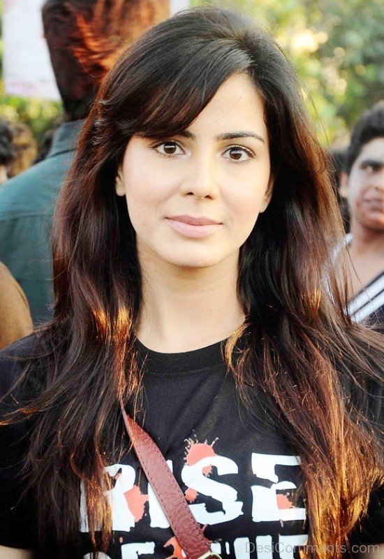 Kirti Kulhari In Decent Makeup